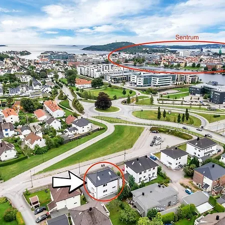Sentral Leilighet I Kr.sand Apartment *